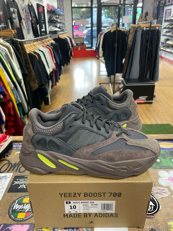 Pre Owned Adidas Yeezy Boost 700 Mauve (Damaged Box)