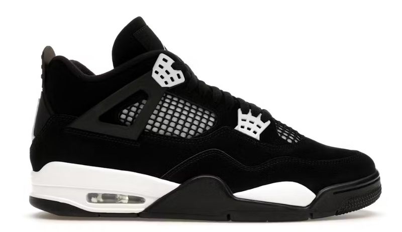 DS Jordan 4 Retro White Thunder Size 10