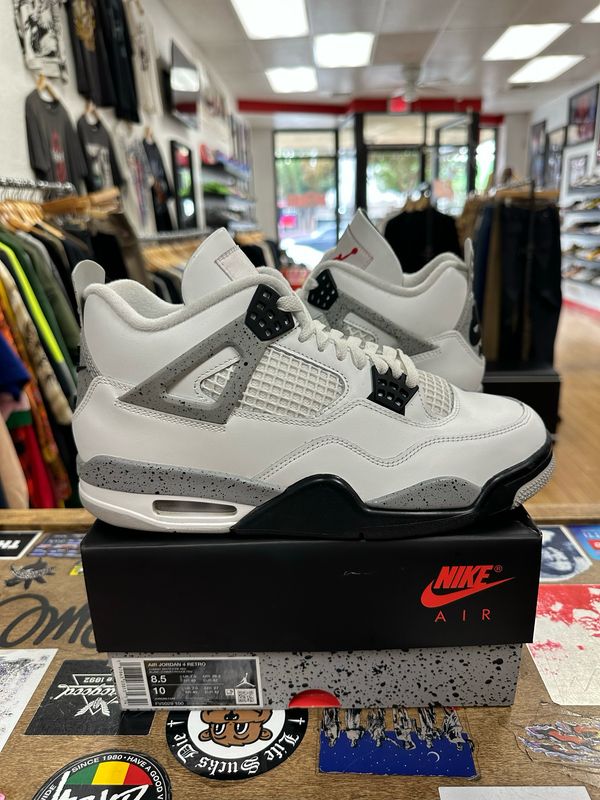 Jordan 4 Retro White Cement (2025) Size 8.5 (Pre-Owned)