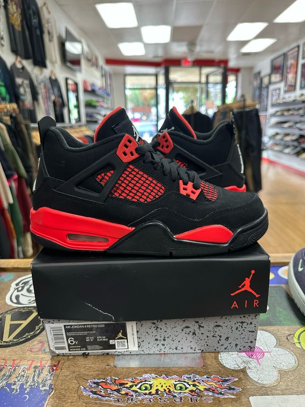 Jordan 4 Retro Red Thunder (GS) Size 6Y (WORN)