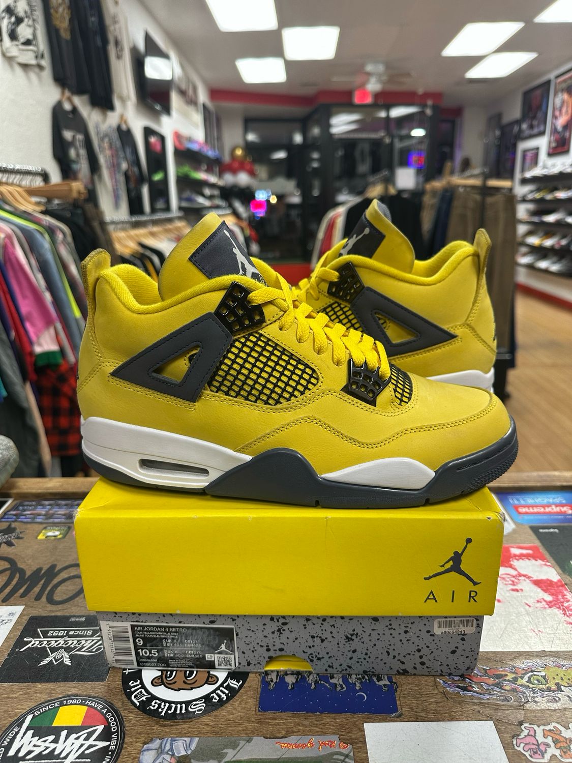 Jordan 4 Retro Lightning (2021) Size 9 (WORN)