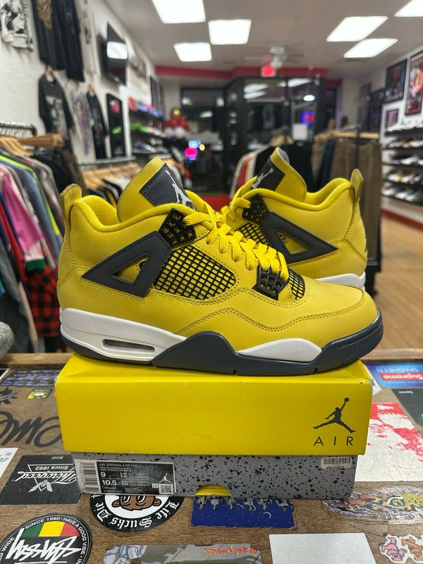 Jordan 4 Retro Lightning (2021) Size 9 (WORN)