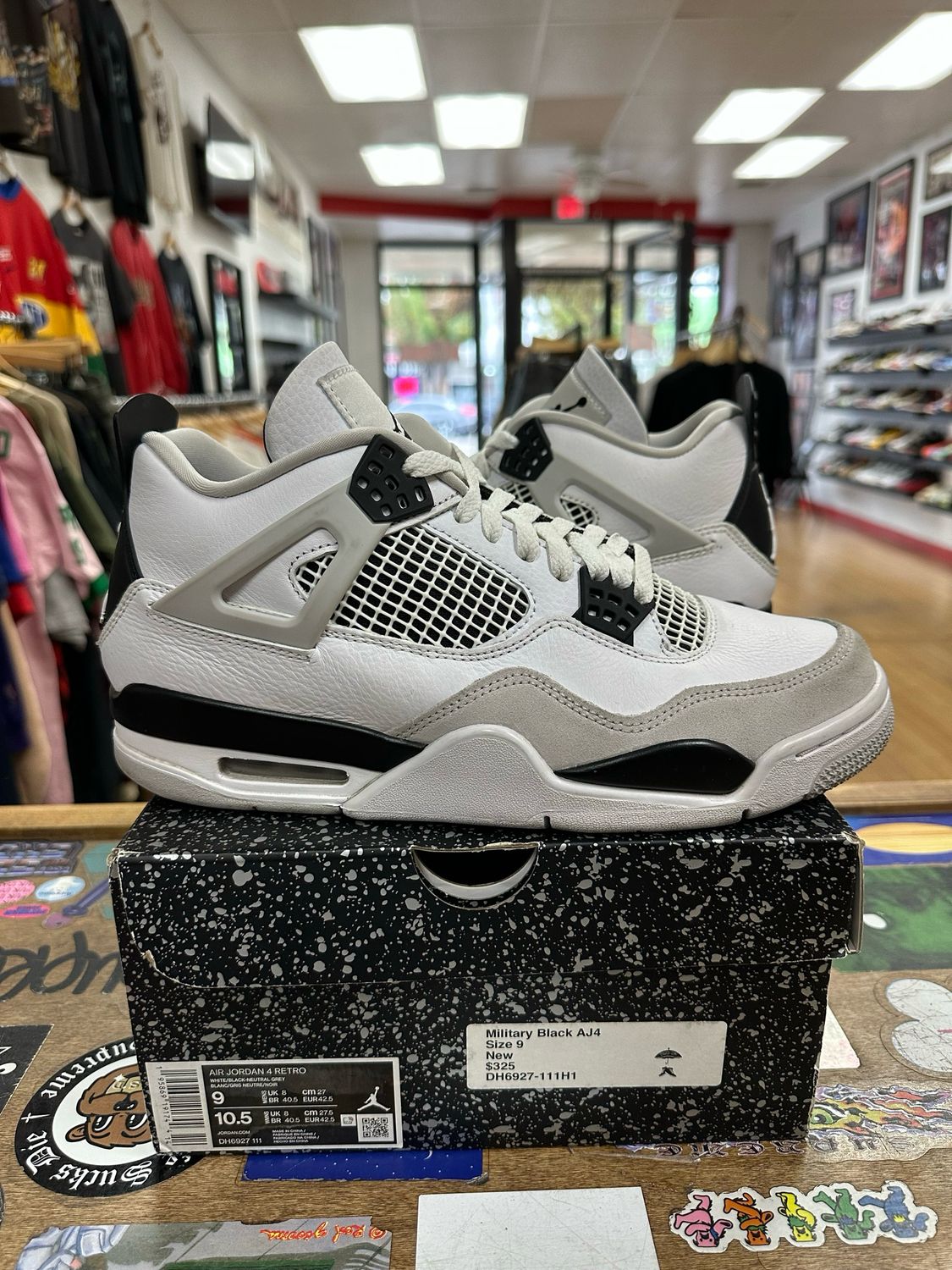 Pre Owned Jordan 4 Retro Military Black Size 9