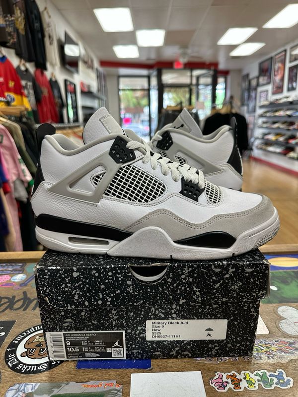 Pre Owned Jordan 4 Retro Military Black Size 9