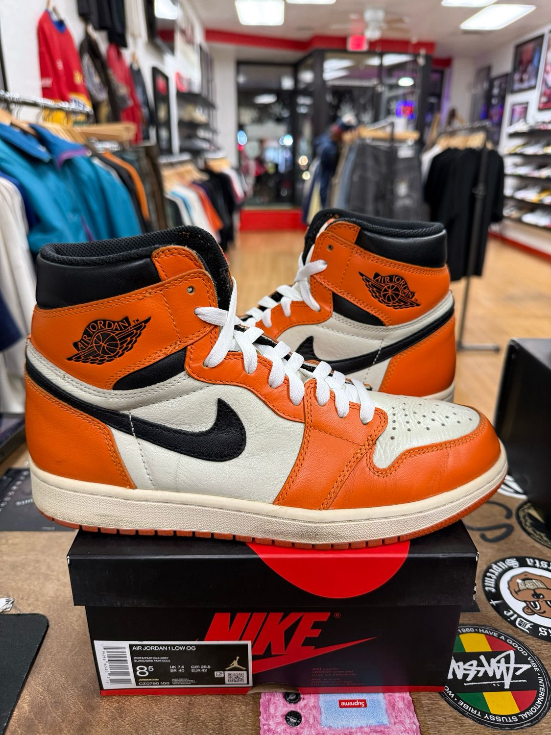 Pre Owned Jordan 1 Retro Reverse Shattered Backboard Size 8.5 REP BOX (Missing black Shoelaces)