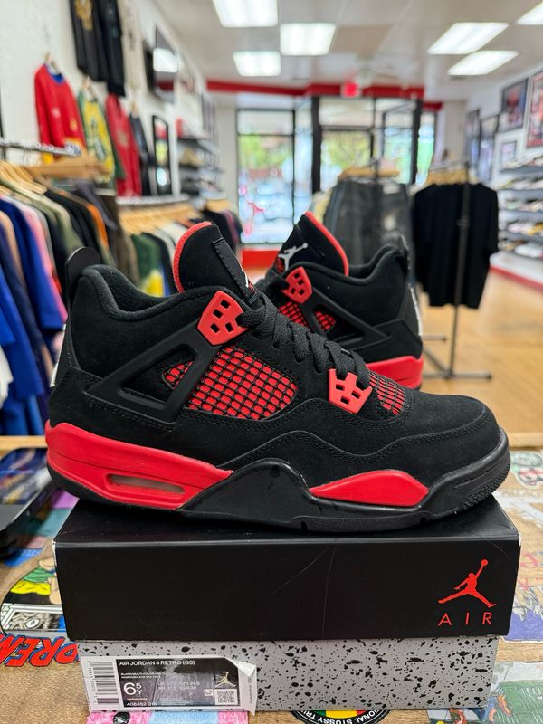 Pre Owned Jordan 4 Retro Red Thunder (GS) Size 6.5Y