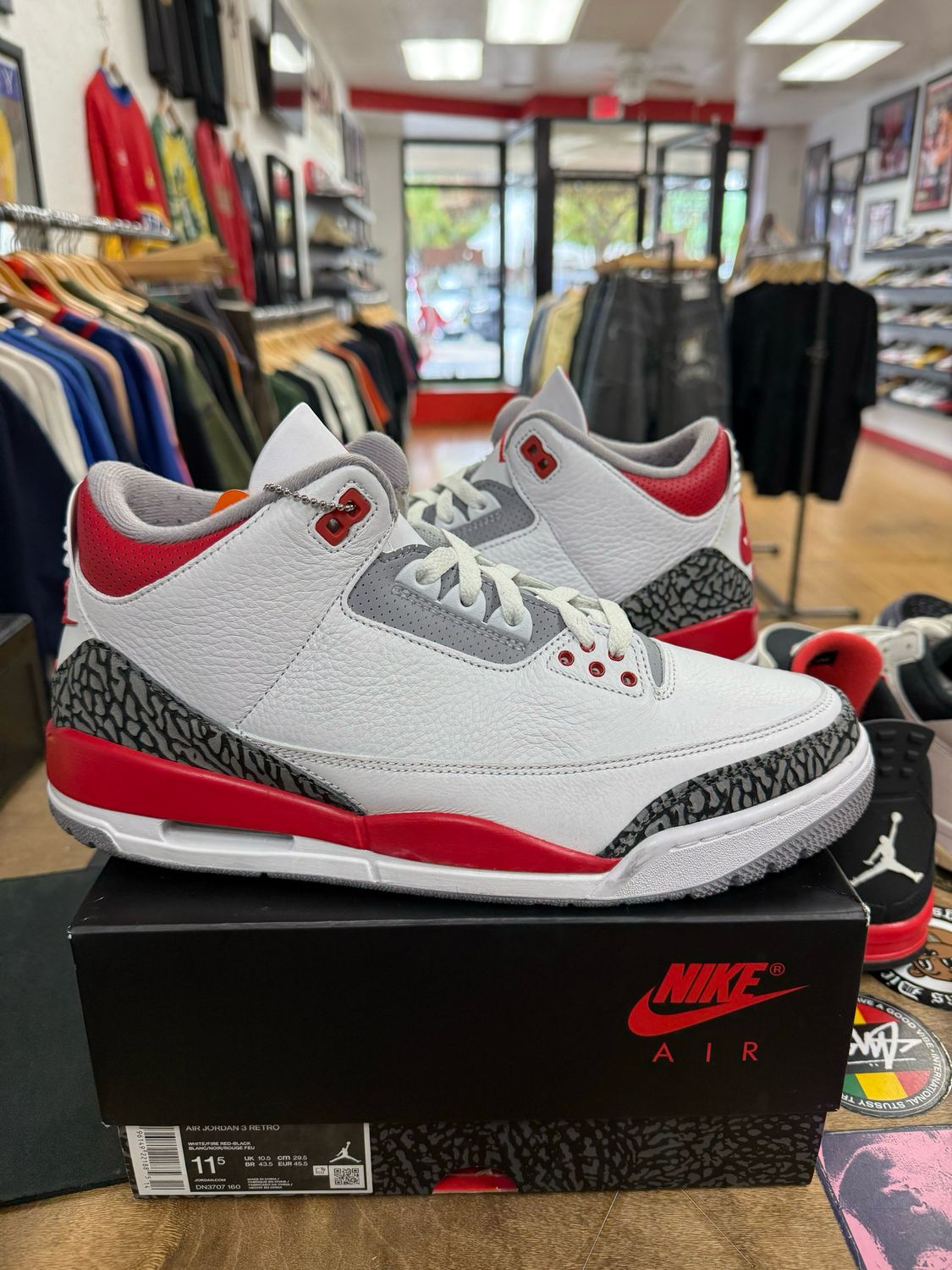 Pre Owned Jordan 3 Retro Fire Red (2022) Size 11.5