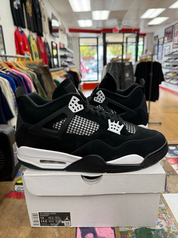 Pre Owned Jordan 4 White Thunder Size 13