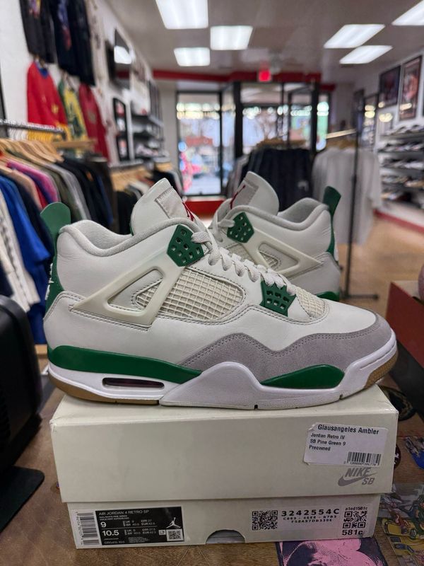 Jordan 4 Retro SB Pine Green Size 9 (WORN)