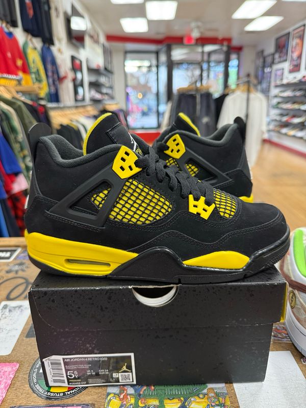 Pre Owned Jordan 4 Retro Thunder (2023) Size 5.5Y