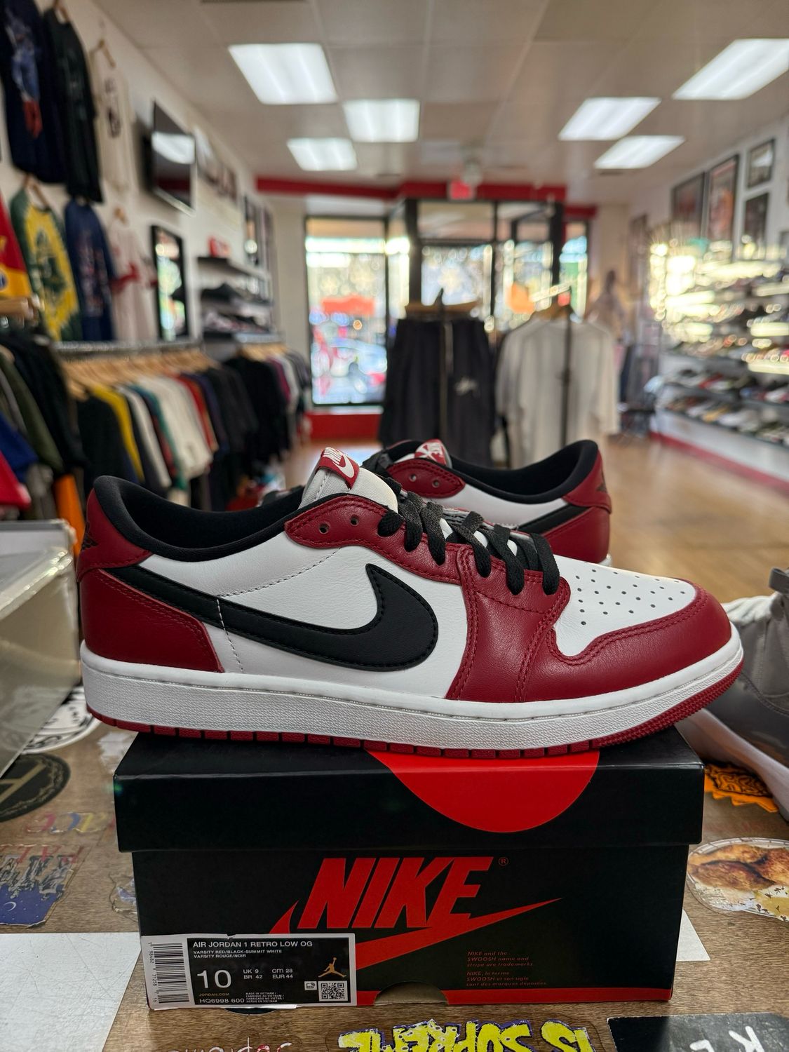 Pre Owned Jordan 1 Retro Low OG Chicago  Size 10 (2025)