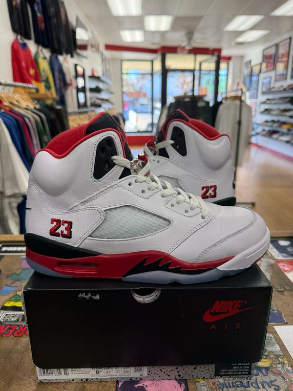 Jordan 5 Retro Fire Red Black Tongue (2025) Size 8.5 (WORN)