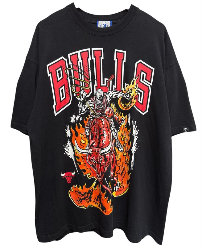 Pre Owned Warren Lotas x NBA  Chicago Bulls Flaming Skeleton Tee Size XL