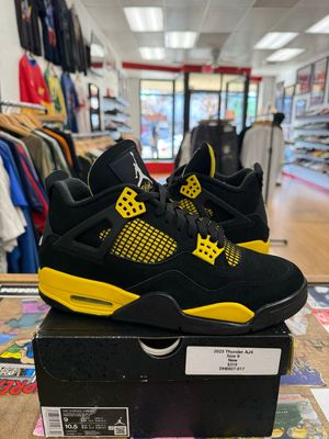 Jordan 4 Retro Thunder (2023) Size 9 (Lightly worn)