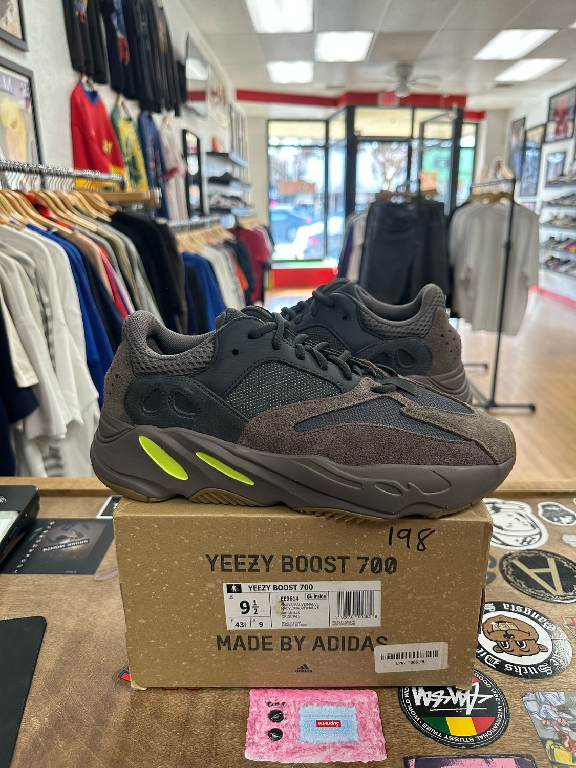 adidas Yeezy Boost 700 Mauve Size 9.5 (WORN)