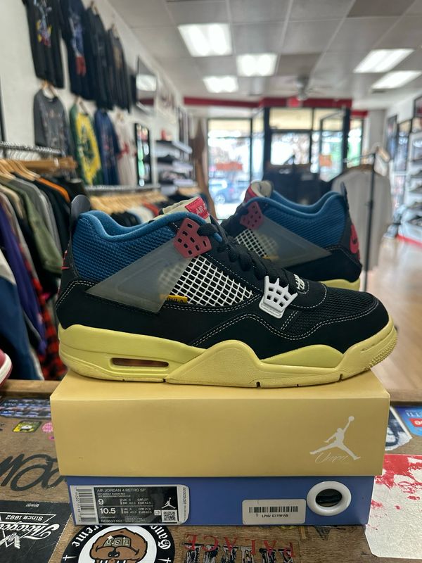 Pre Owned Jordan 4 Retro Union Off Noir Size 9
