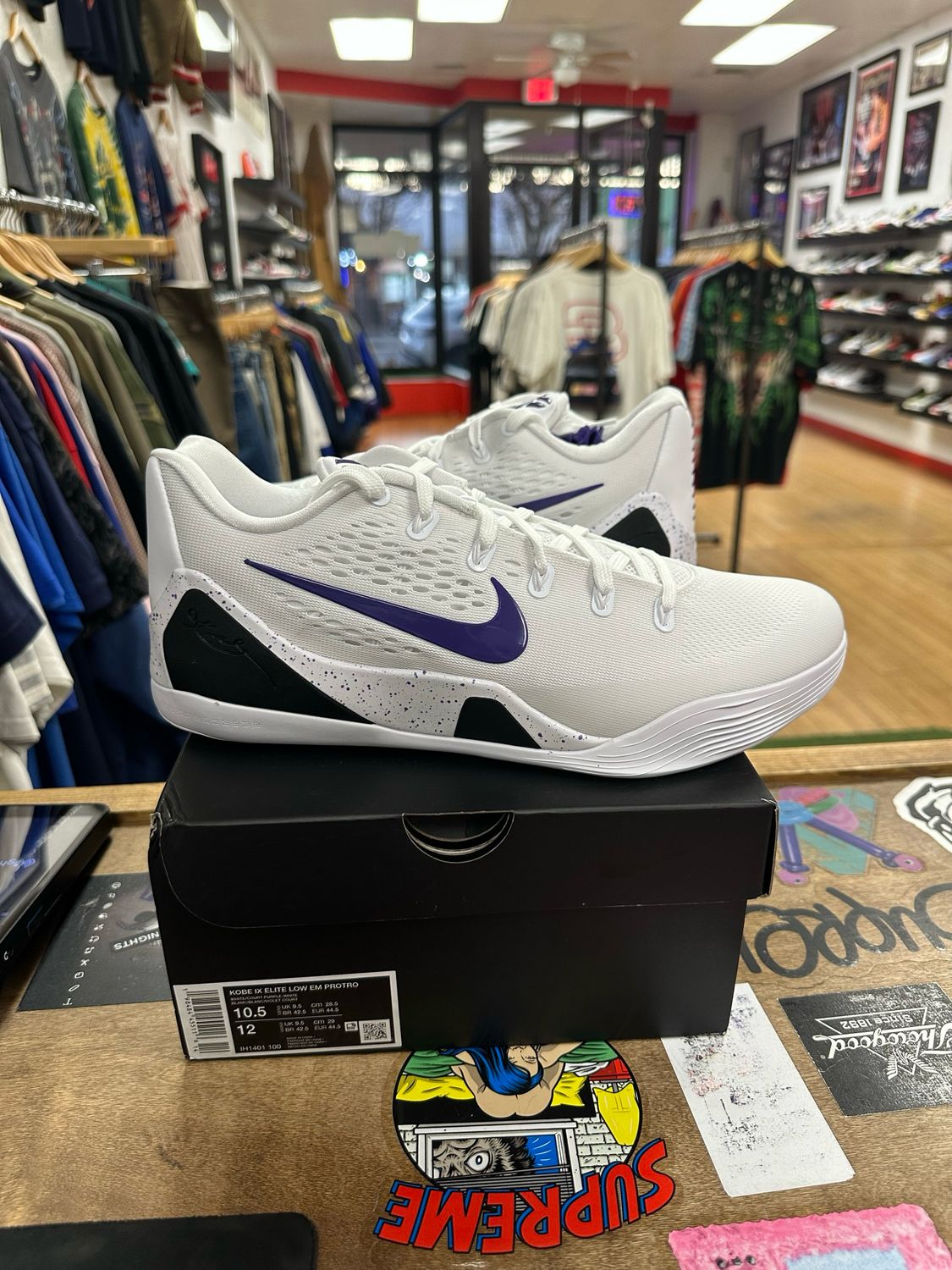 Nike Kobe 9 Elite Low EM Protro White Court Purple Size 10.5 (NEW)