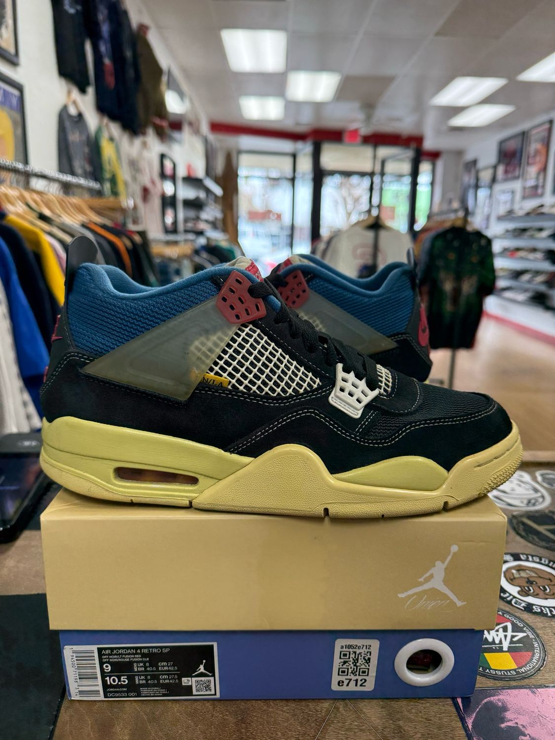 Worn Jordan 4 Retro Union Off Noir Size 9