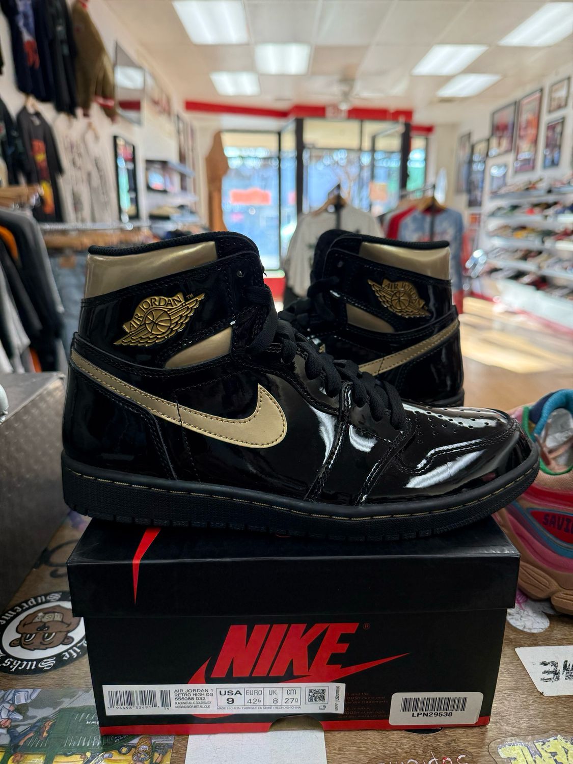 Lightly Worn Jordan 1 Retro High Black Metallic Gold (2020) Size 9