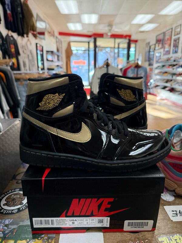 Lightly Worn Jordan 1 Retro High Black Metallic Gold (2020) Size 9