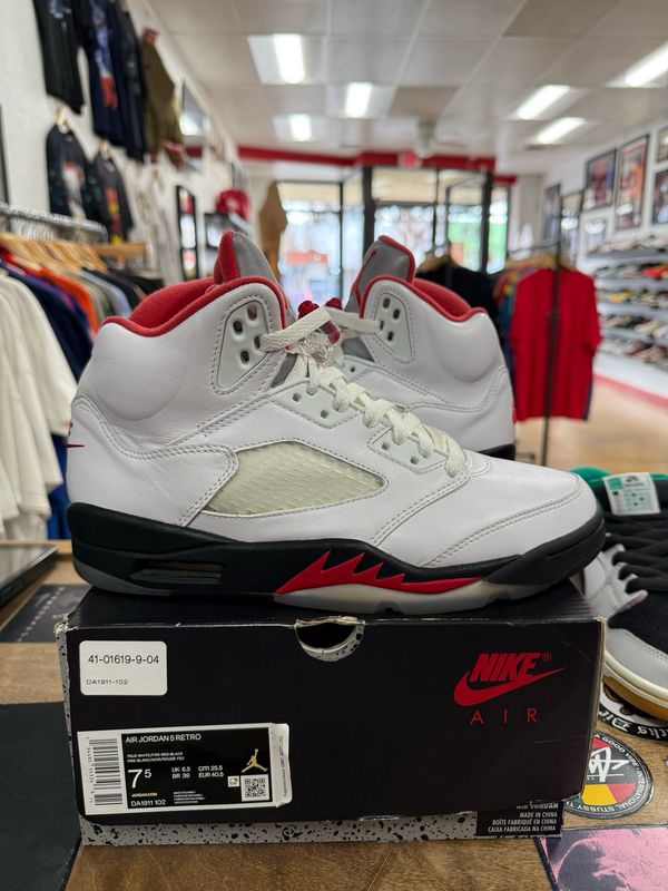 Pre Owned Jordan 5 Retro Fire Red Silver Tongue (2020) Size 7.5