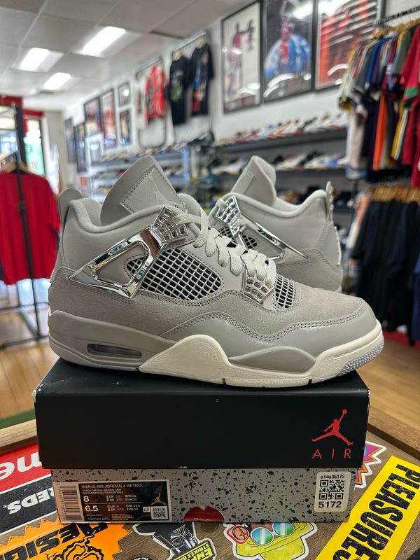 Pre Owned Jordan 4 Retro Frozen Moments (Women's) Size 8W