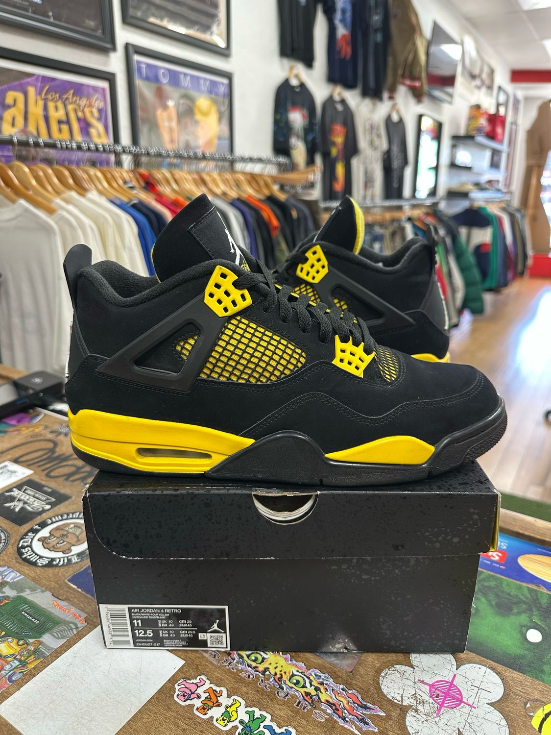 Pre-Owned Jordan 4 Retro Thunder (2023) Size 11, Size: 11