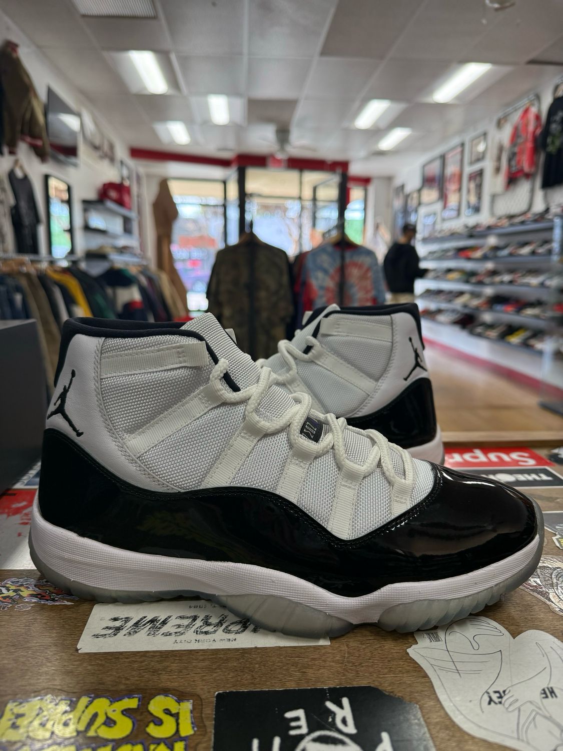 Pre Owned Jordan 11 Retro Concord (2018) Size 10.5 *NO BOX*