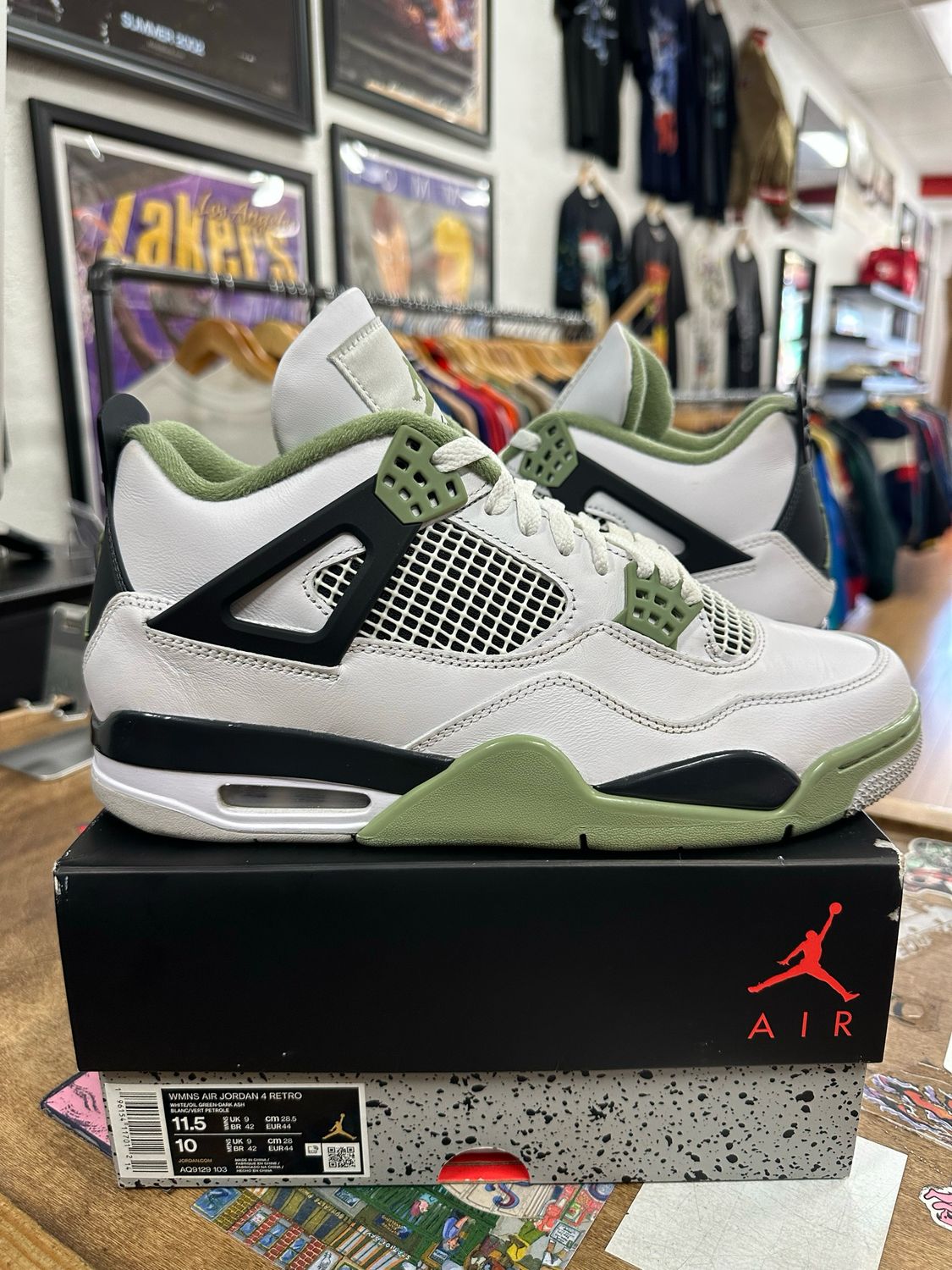 Jordan 4 Retro Seafoam (Women's) Size 11.5W/10M (Pre-Owned)