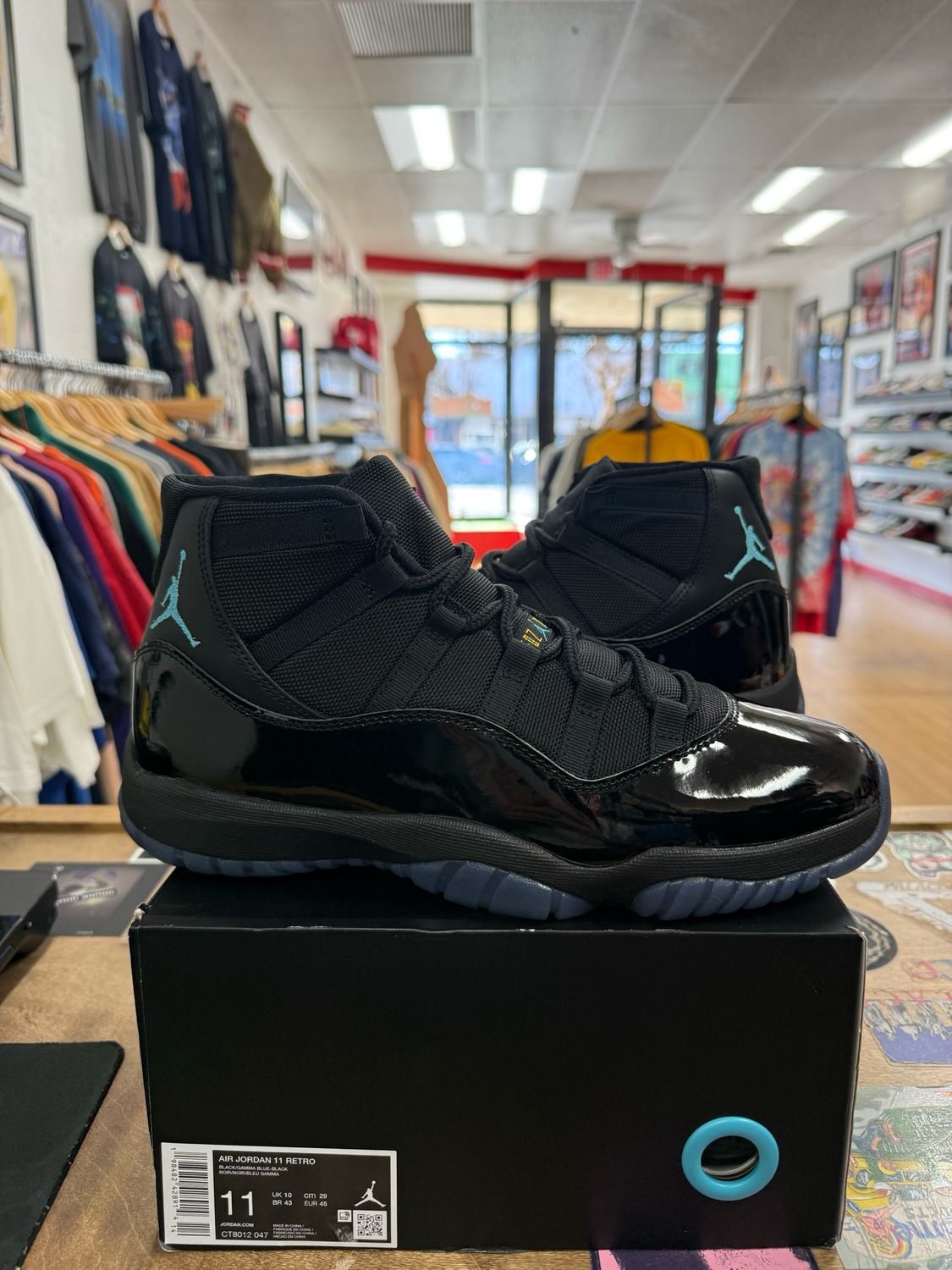 Lightly Worn Jordan 11 Retro Gamma Blue (2025) Size 11