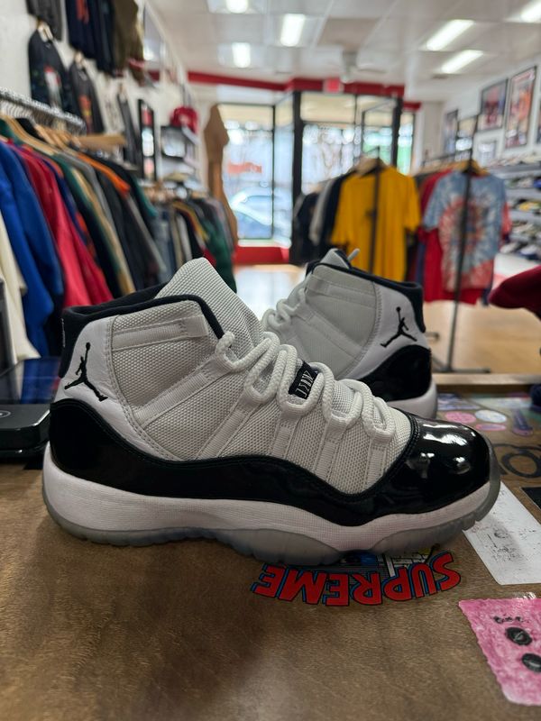 Pre Owned Jordan 11 Retro Concord (2018) (GS) Size 6Y *NO BOX*
