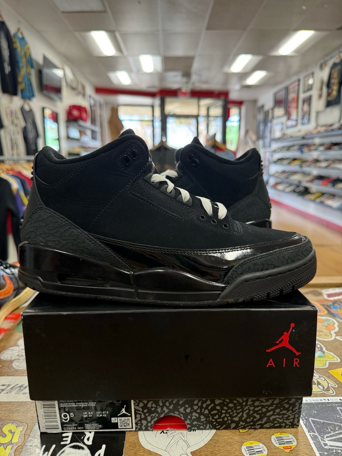 Jordan 3 Retro Black Cat (2025) Size 9 (WORN)(MISSING 1  BLACK LACES)