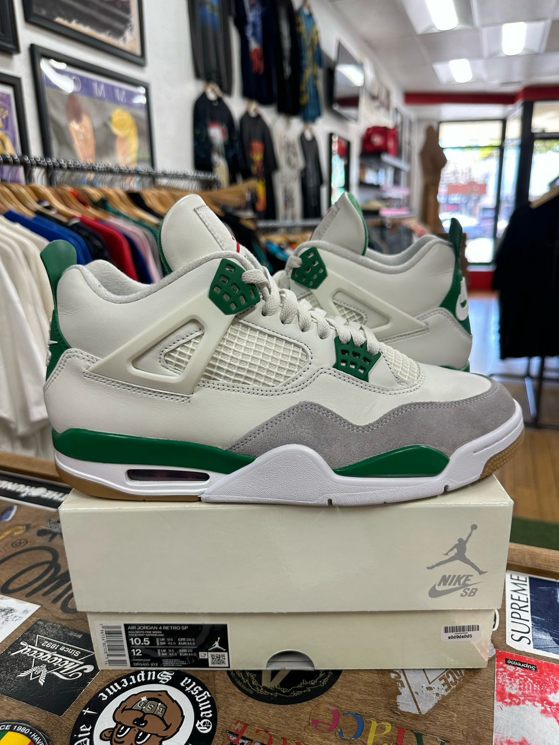 Jordan 4 Retro SB Pine Green Size 10.5 (WORN)