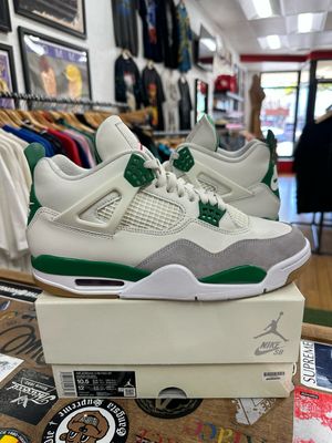 Jordan 4 Retro SB Pine Green Size 10.5 (WORN)