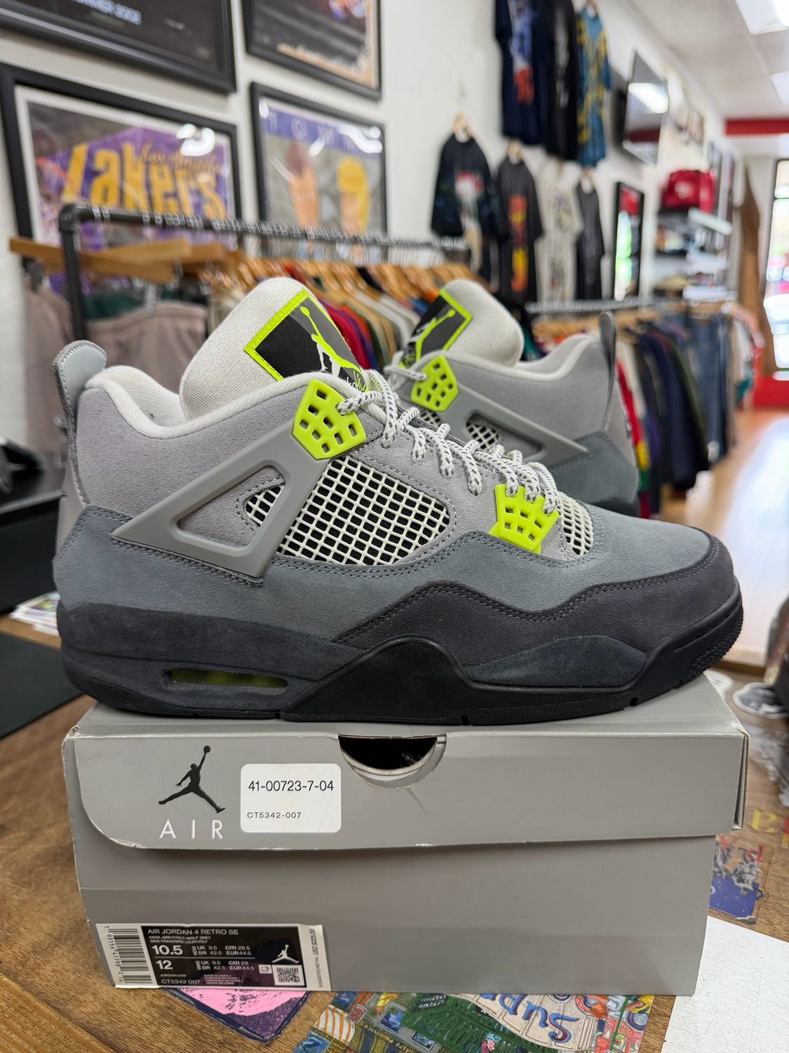 Jordan 4 Retro SE 95 Neon Size 10.5 (Lightly worn)