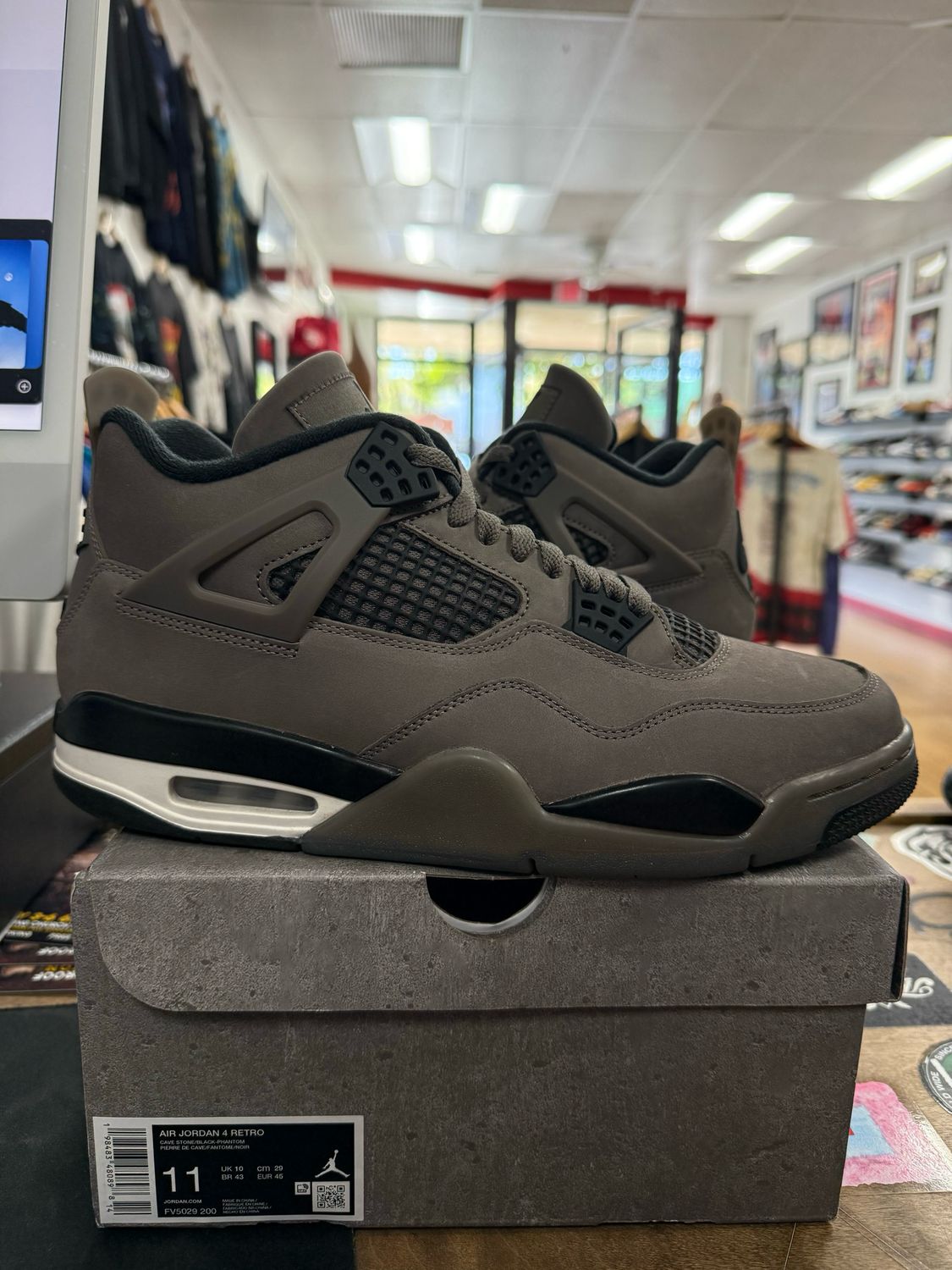 Lightly Worn Jordan 4 Retro Cave Stone Size 11
