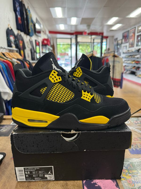 Jordan 4 Retro Thunder (2023) Size 9.5 (CLEAN)