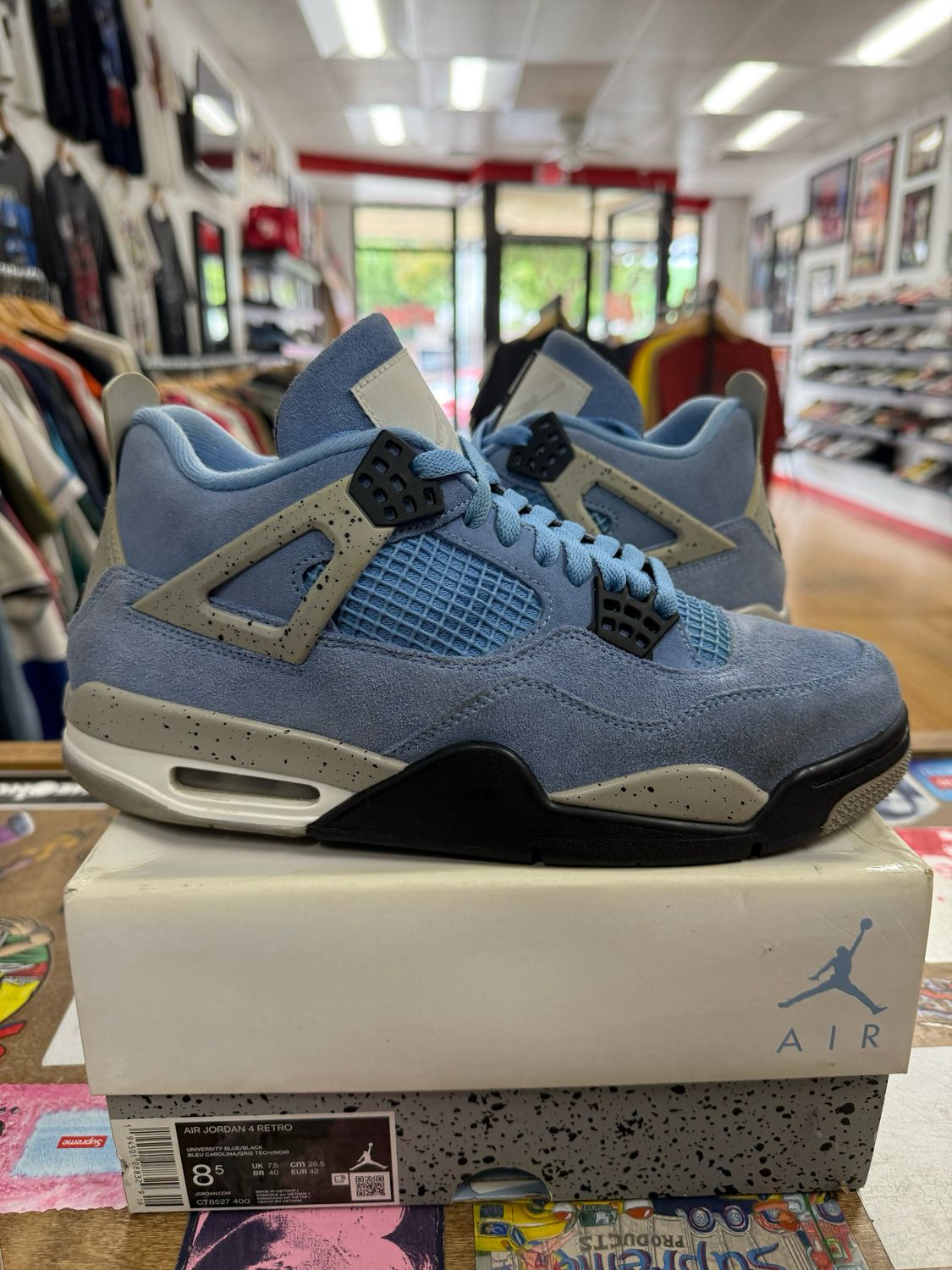 Pre Owned Jordan 4 Retro University Blue Size 8.5