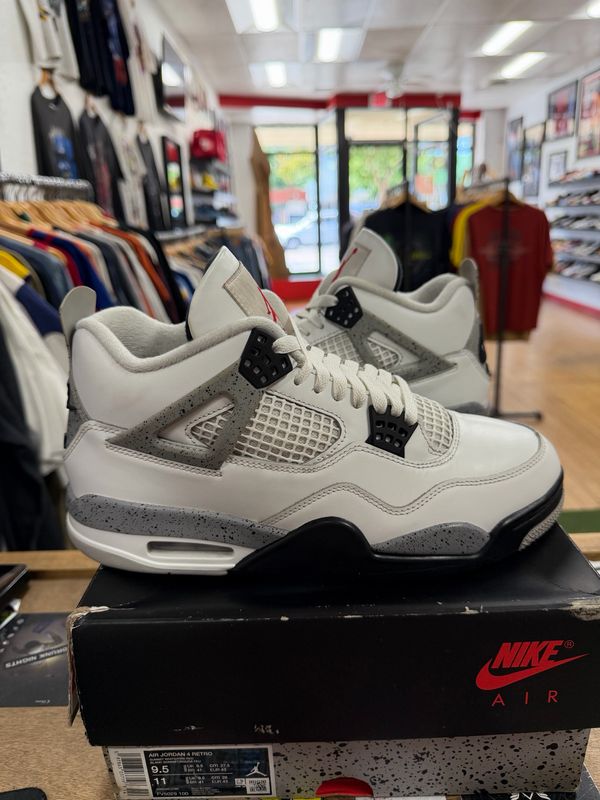 Jordan 4 Retro White Cement (2025) Size 9.5 (Pre-Owned)