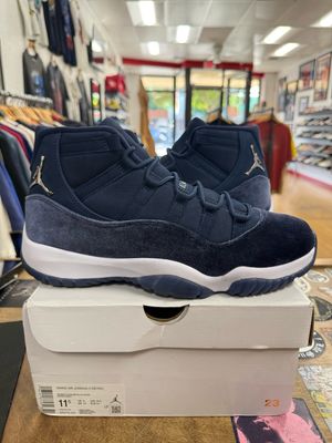 Jordan 11 Retro Midnight Navy (Women's) Size 10M (WORN)