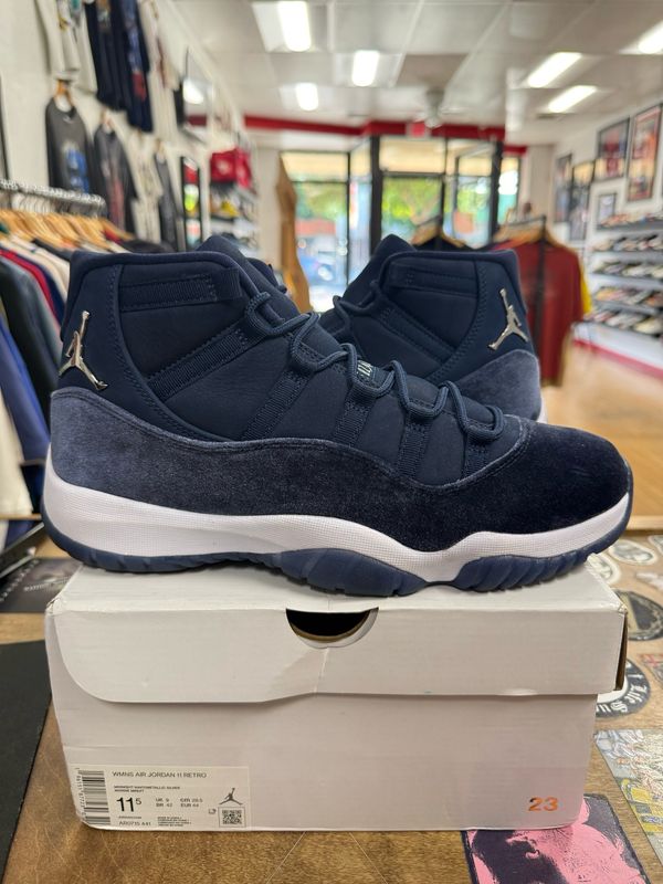 Jordan 11 Retro Midnight Navy (Women's) Size 10M (WORN)