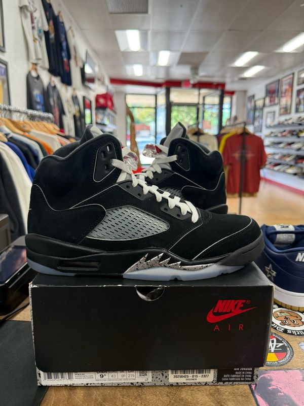 Jordan 5 Retro OG Black Metallic Reimagined Size 9.5 (WORN)