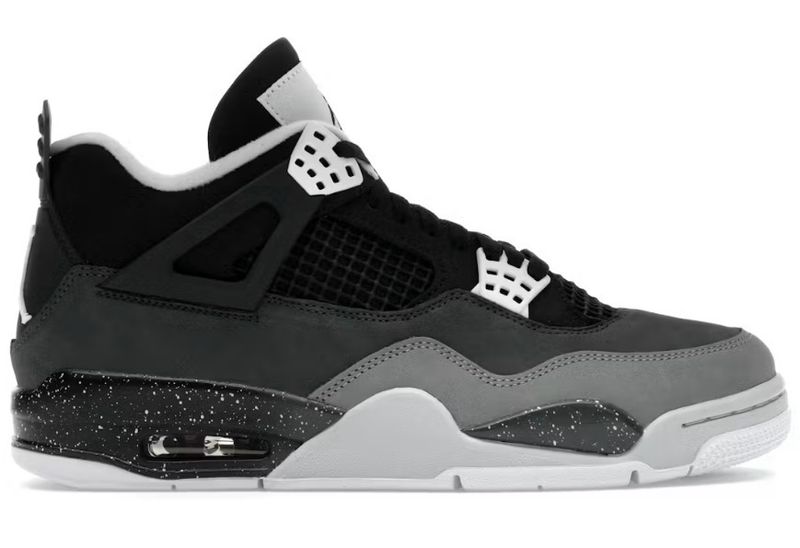 DS Jordan 4 Retro Fear (2024) Size 8.5