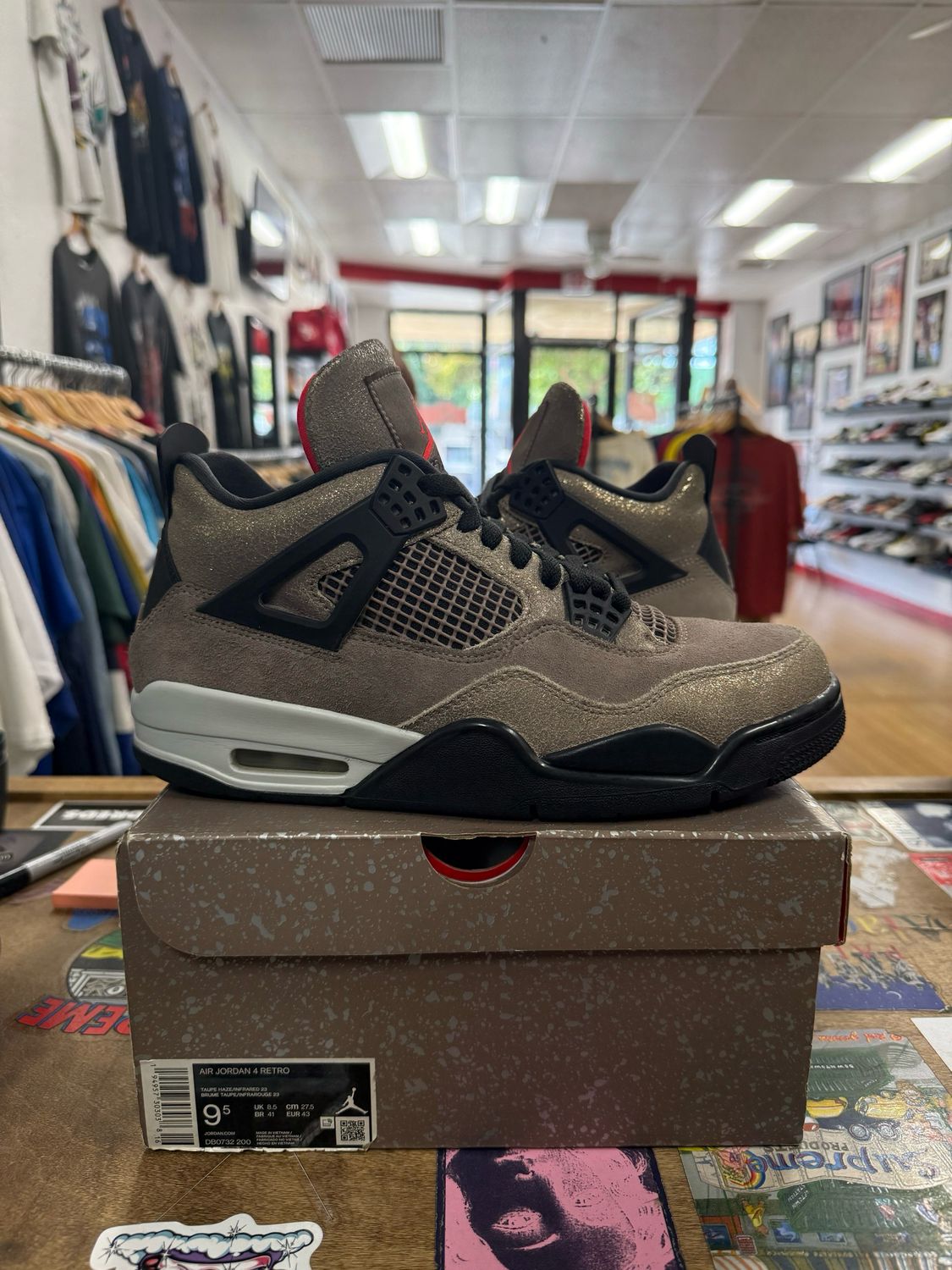Pre-Owned Jordan 4 Retro Taupe Haze Size 9.5