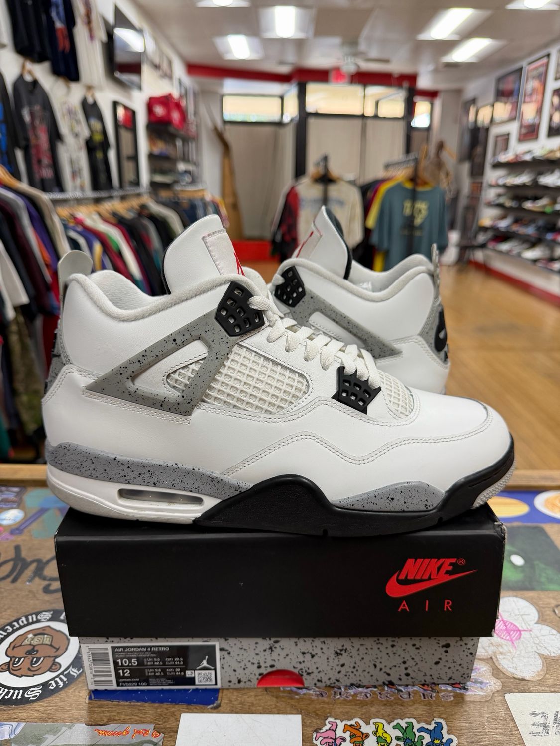 Jordan 4 Retro White Cement (2025) Size 10.5 (Pre-Owned)