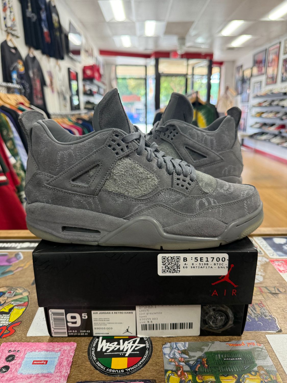 Jordan 4 Retro Kaws Size 9.5 (WORN)