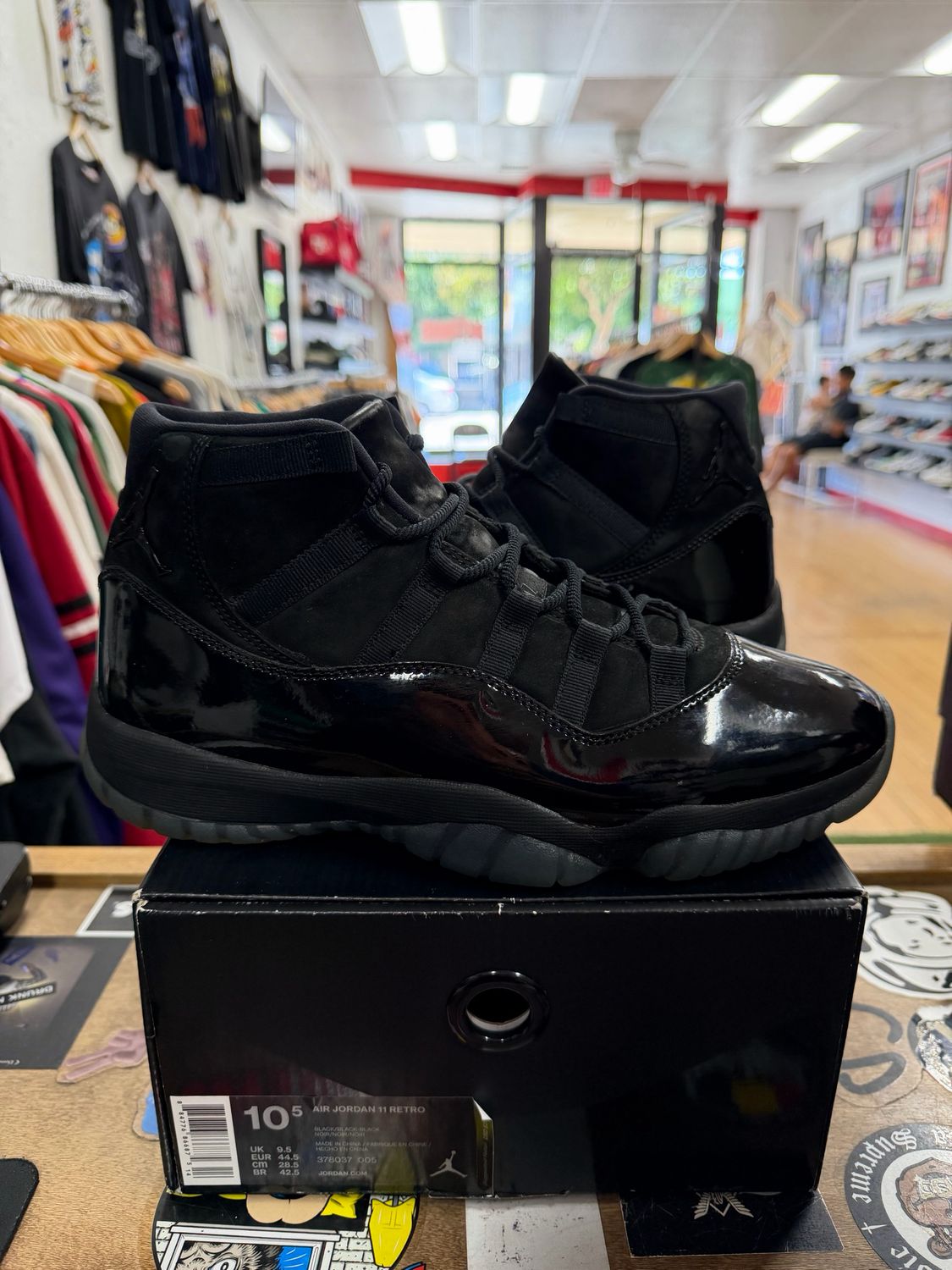 Jordan 11 Retro Cap and Gown Size 10.5 (WORN)