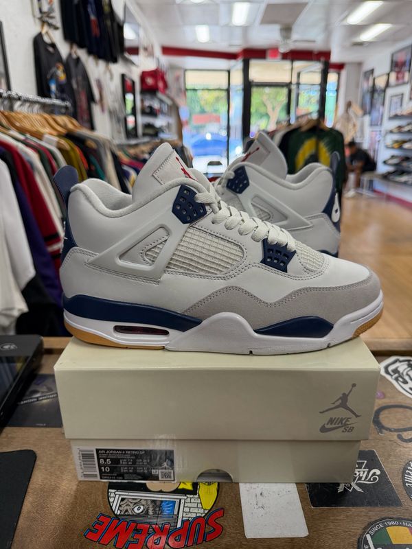 Jordan 4 Retro SB Navy Size 8.5 (WORN)