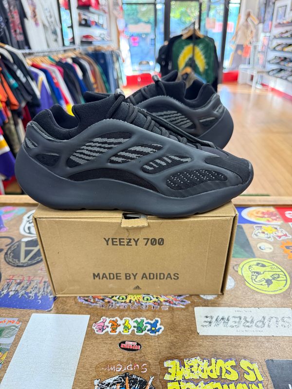 adidas Yeezy 700 V3 Dark Glow Size 8.5 (WORN)