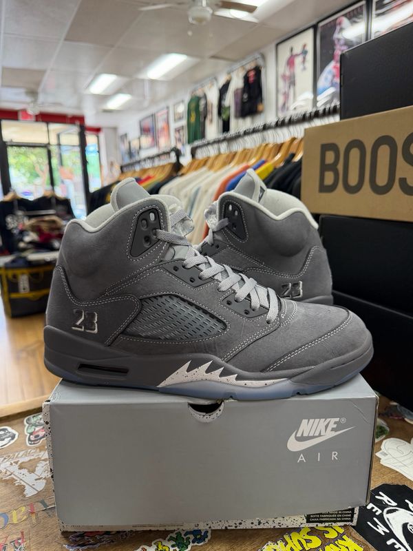 Jordan 5 Retro Wolf Grey (2026) Size 10.5 (Pre-Owned)